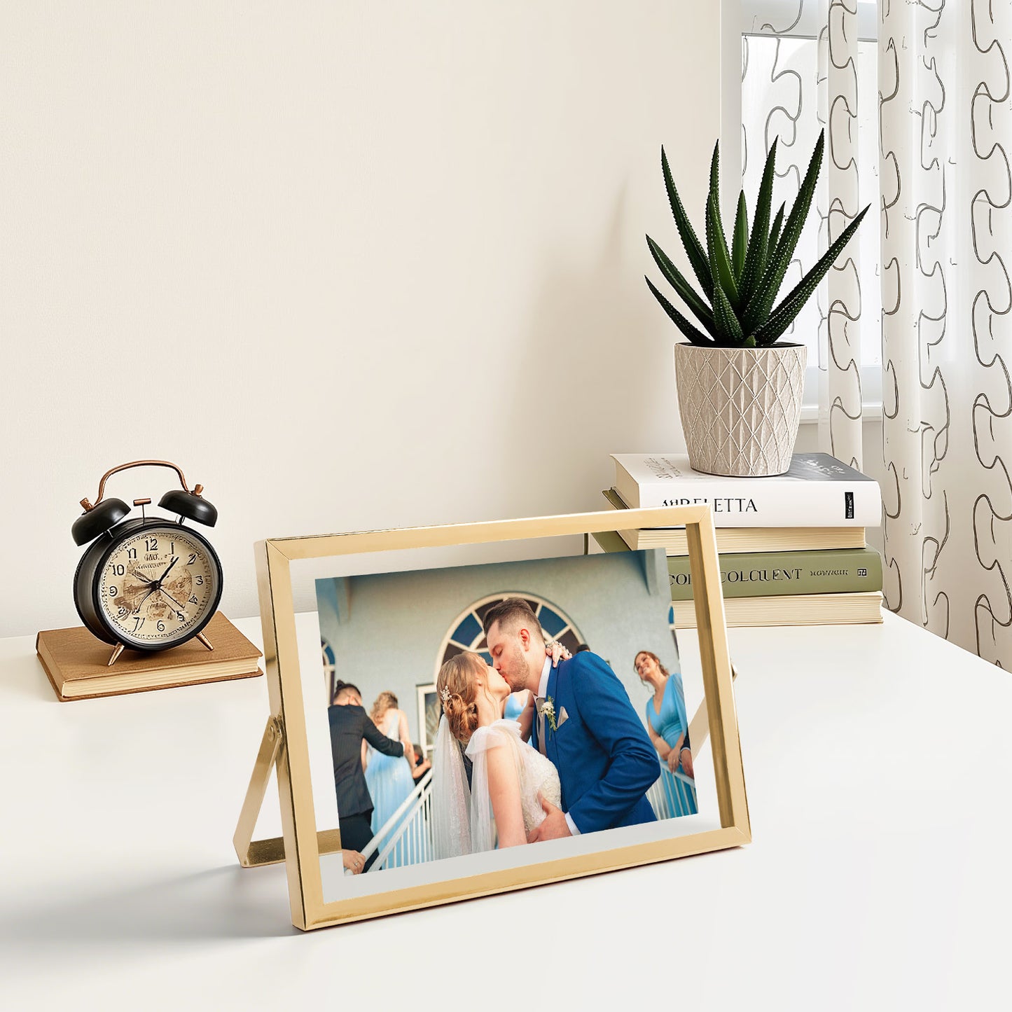 Clearance, 7x5 Floating Frame Displays Any Size Picture up to 7 by 5 (24 Pack)