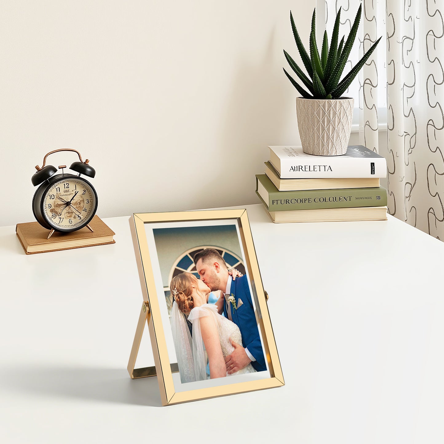 Clearance 4x6 Floating Frame Displays Any Size Picture up to 4 by 6 (24 Pack)