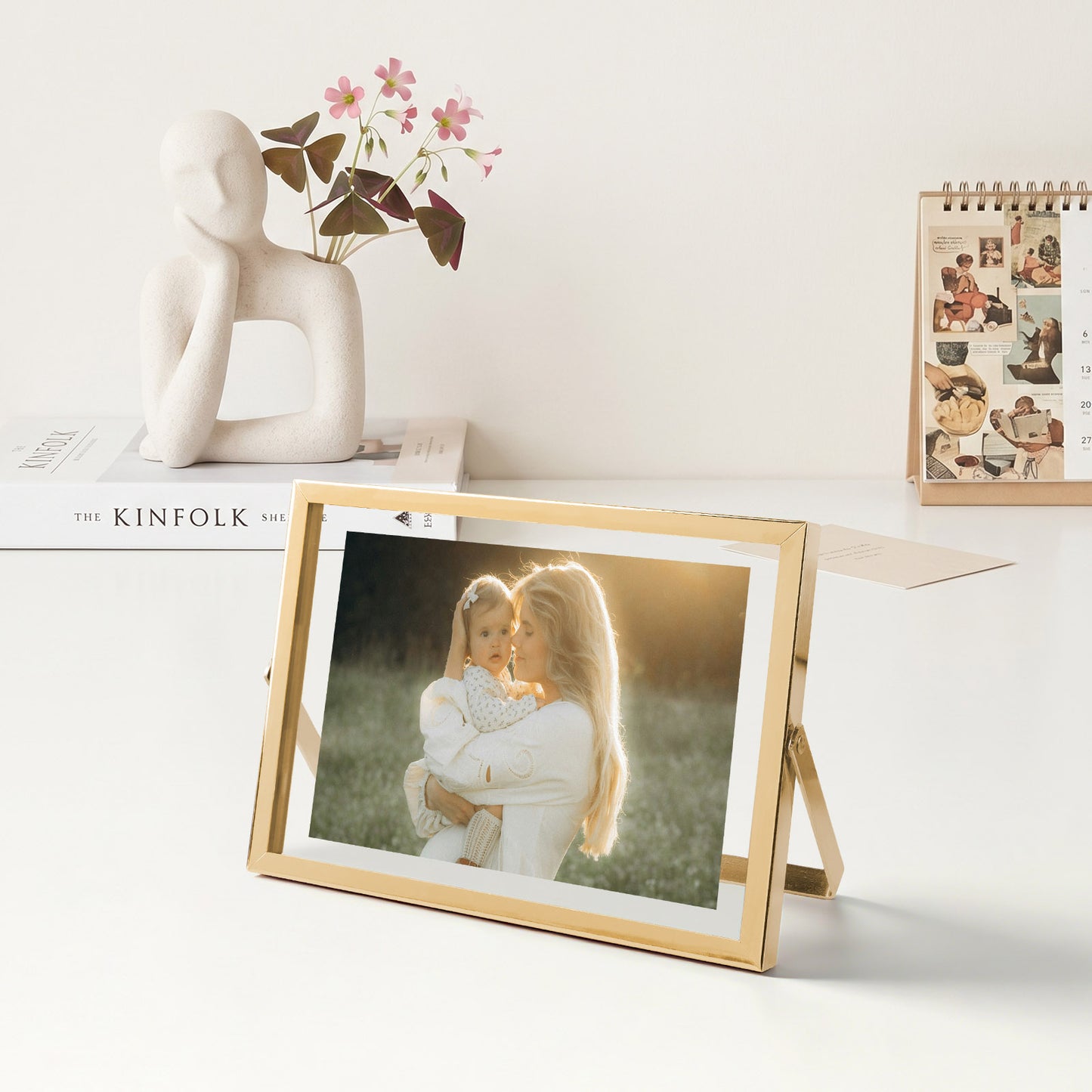 Clearance, 7x5 Floating Frame Displays Any Size Picture up to 7 by 5 (24 Pack)