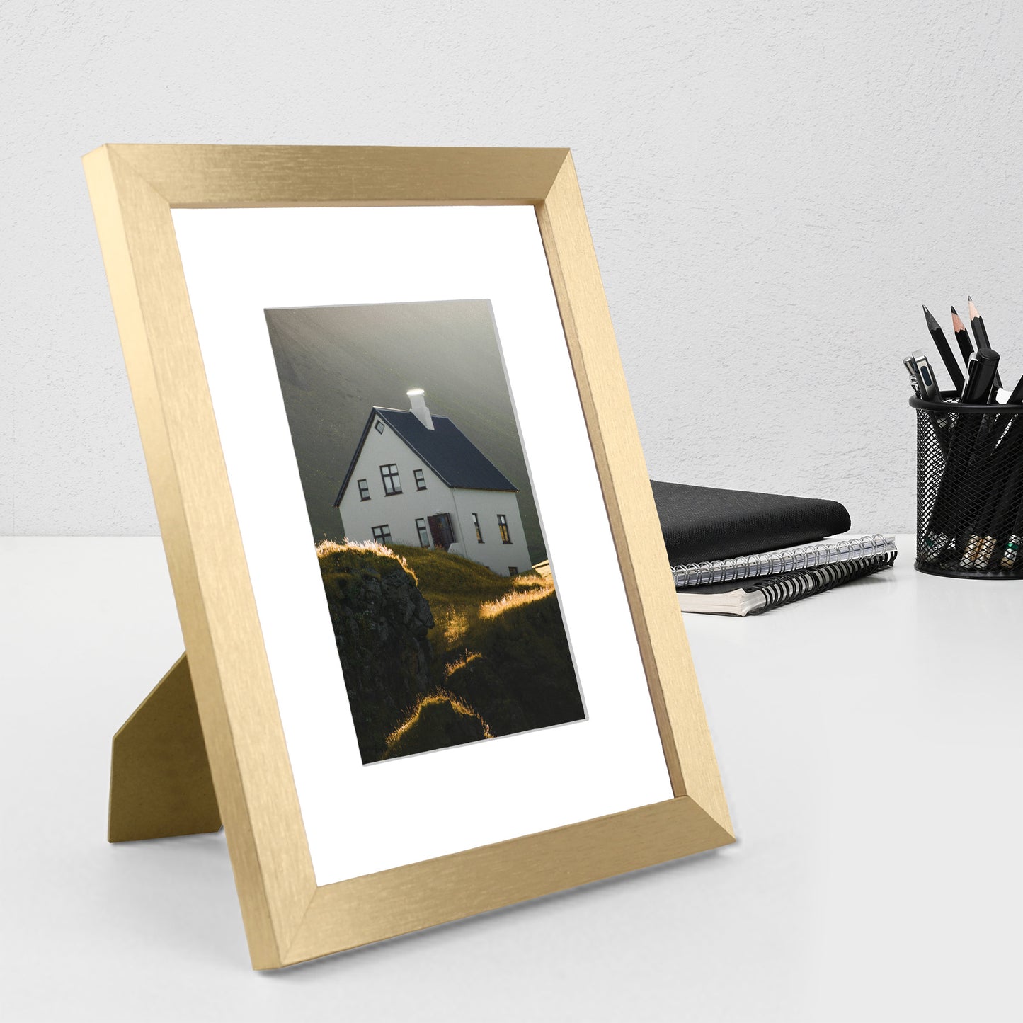 Frametory,8x10 Picture Frame with White Mat for 5x7 Photo Gold(18 Pcs Per Box)